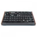Sintetizador polifónico PEAK Novation 8 voces MIDI thumbnail